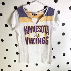 🔥30%OFF🔥NFL VIKINGS v neck shirt size L